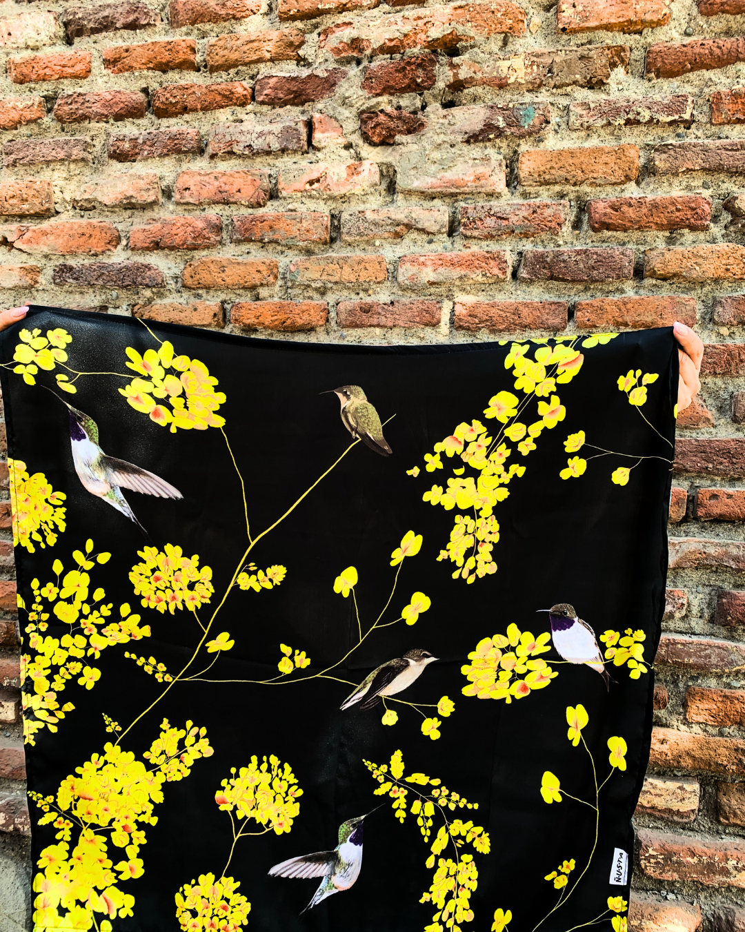 Pañuelo 70 Picaflor de Arica Negro