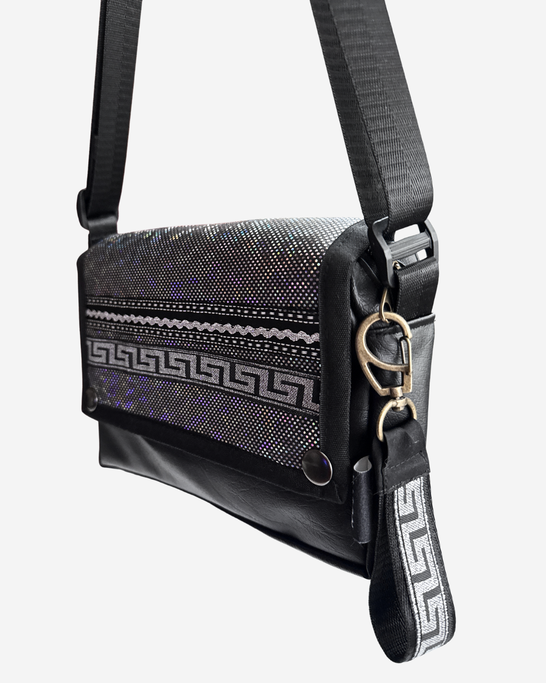 CARTERA BANDOLERA BIOCUERO | PHAXSI PLATEADO