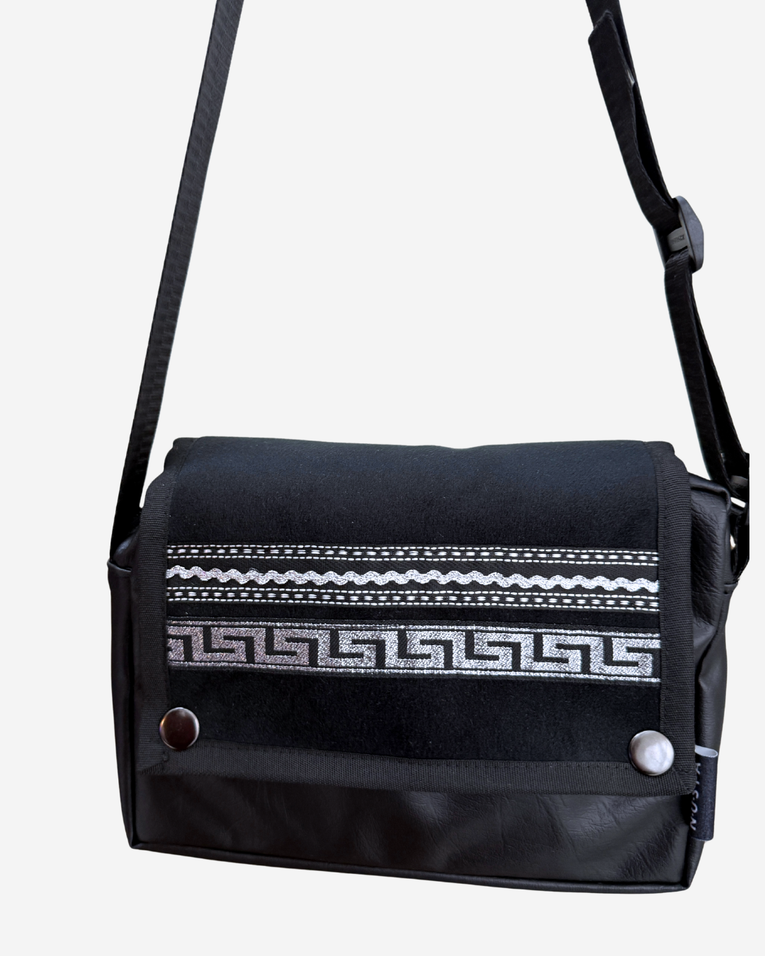 CARTERA BANDOLERA BIOCUERO | WARMI PLATEADO